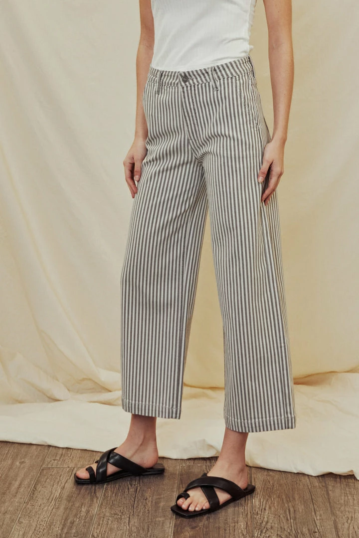 KANCAN Austyn Ultra High Rise Wide Leg Jeans 6 KANCAN Austyn Ultra High Rise Wide Leg Jeans