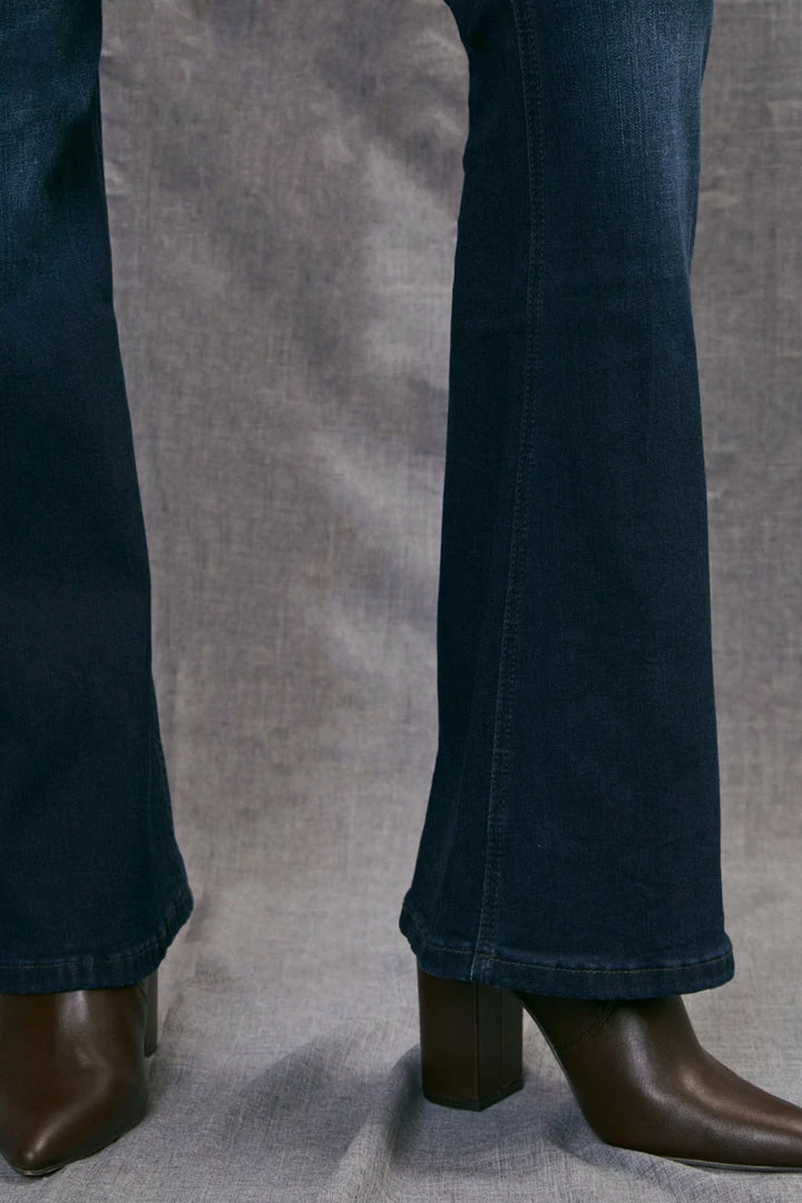 KANCAN Trisha Mid Rise Classic Flare Jeans 10 KANCAN Trisha Mid Rise Classic Flare Jeans