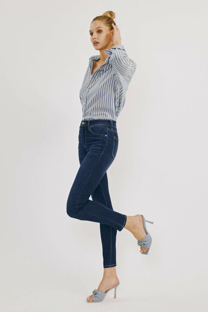 KANCAN Alani Mid Rise Super Skinny Jeans 24 KANCAN Alani Mid Rise Super Skinny Jeans